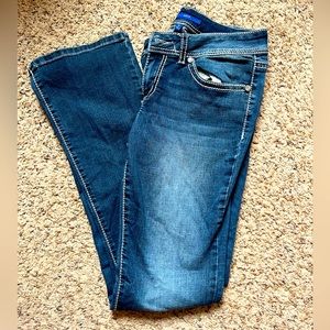 Women’s Apt 9 jeans. Size 8. Dark wash Jeans